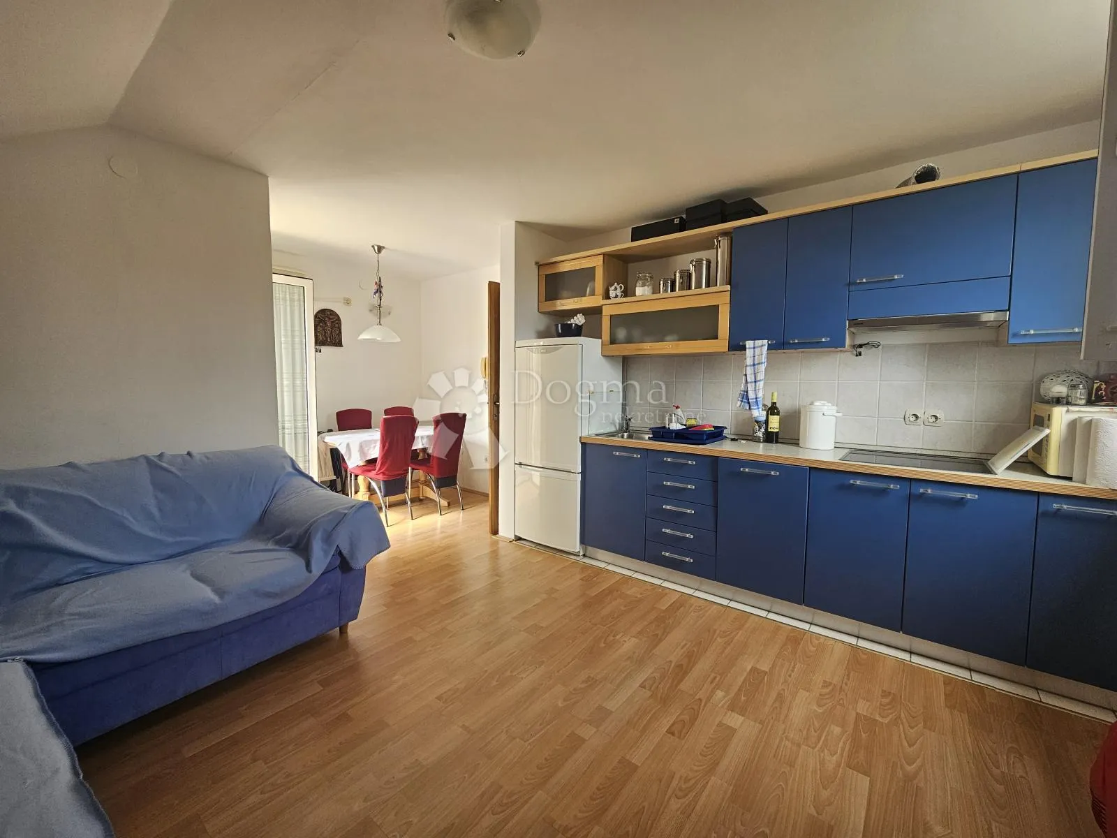 mali apartman s pogledom na more - slika 8