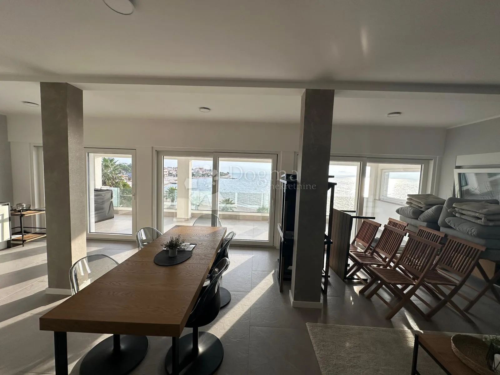 vir prodaje se apartman na atraktivnoj plaži 10 m od mora - slika 15