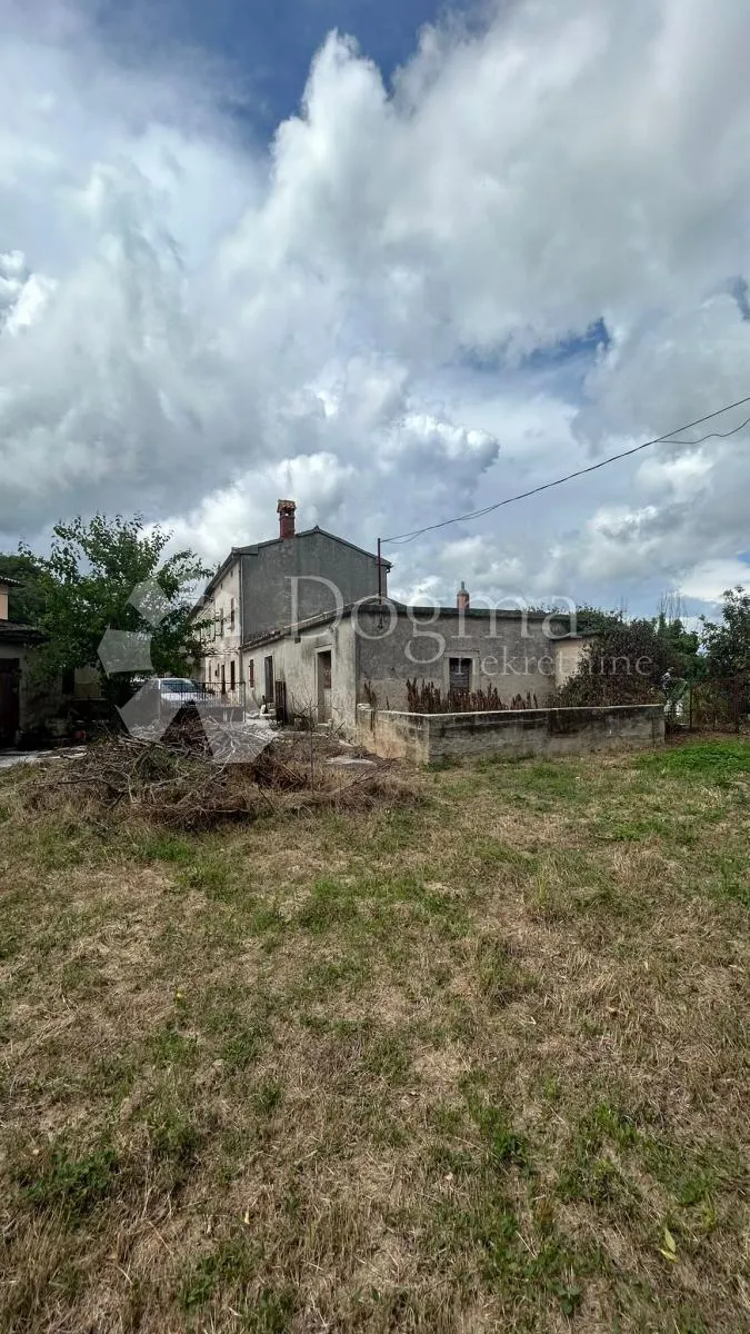 kuća za renovaciju s građevinskim zemljištem - barban - slika 2