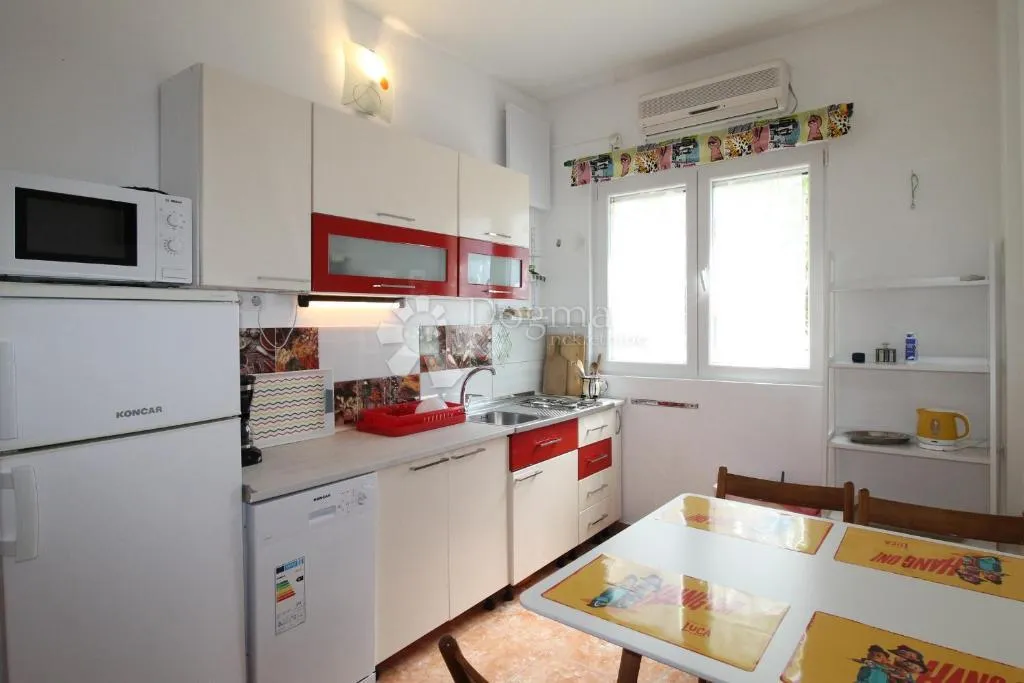 lovetovo -vodice, predivna kuća s 6 apartmana, prvi red do mora - slika 7