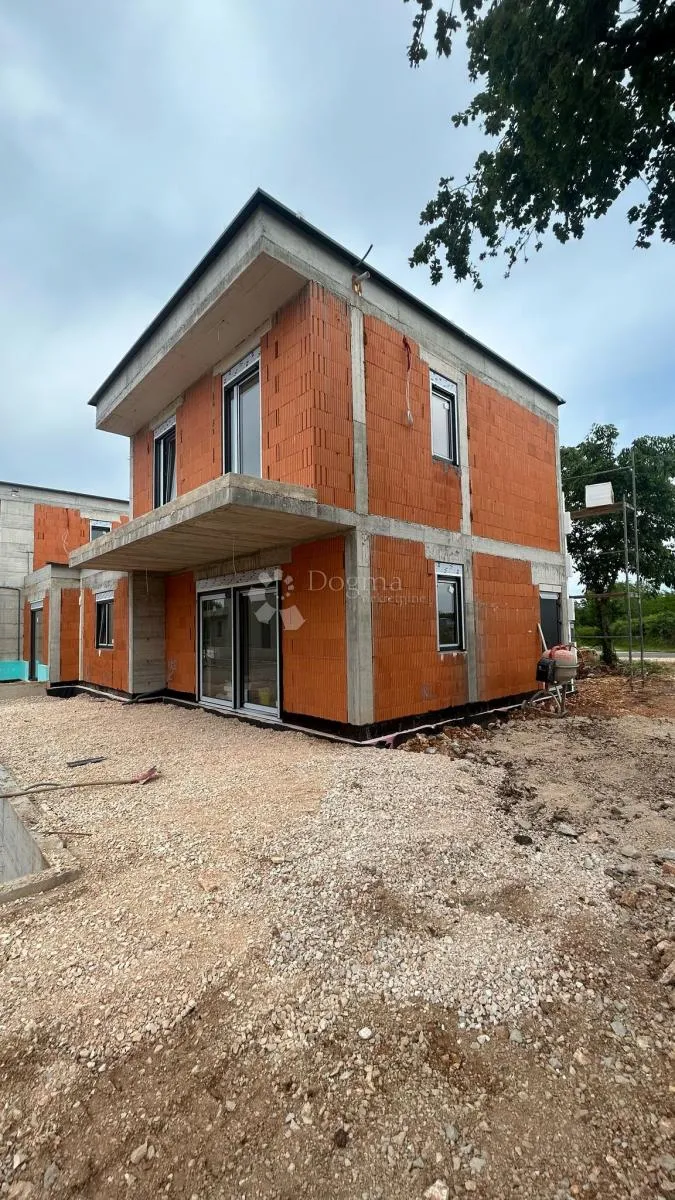 kvalitetna novogradnja s bazenom i 2 parkinga – poreč - slika 22