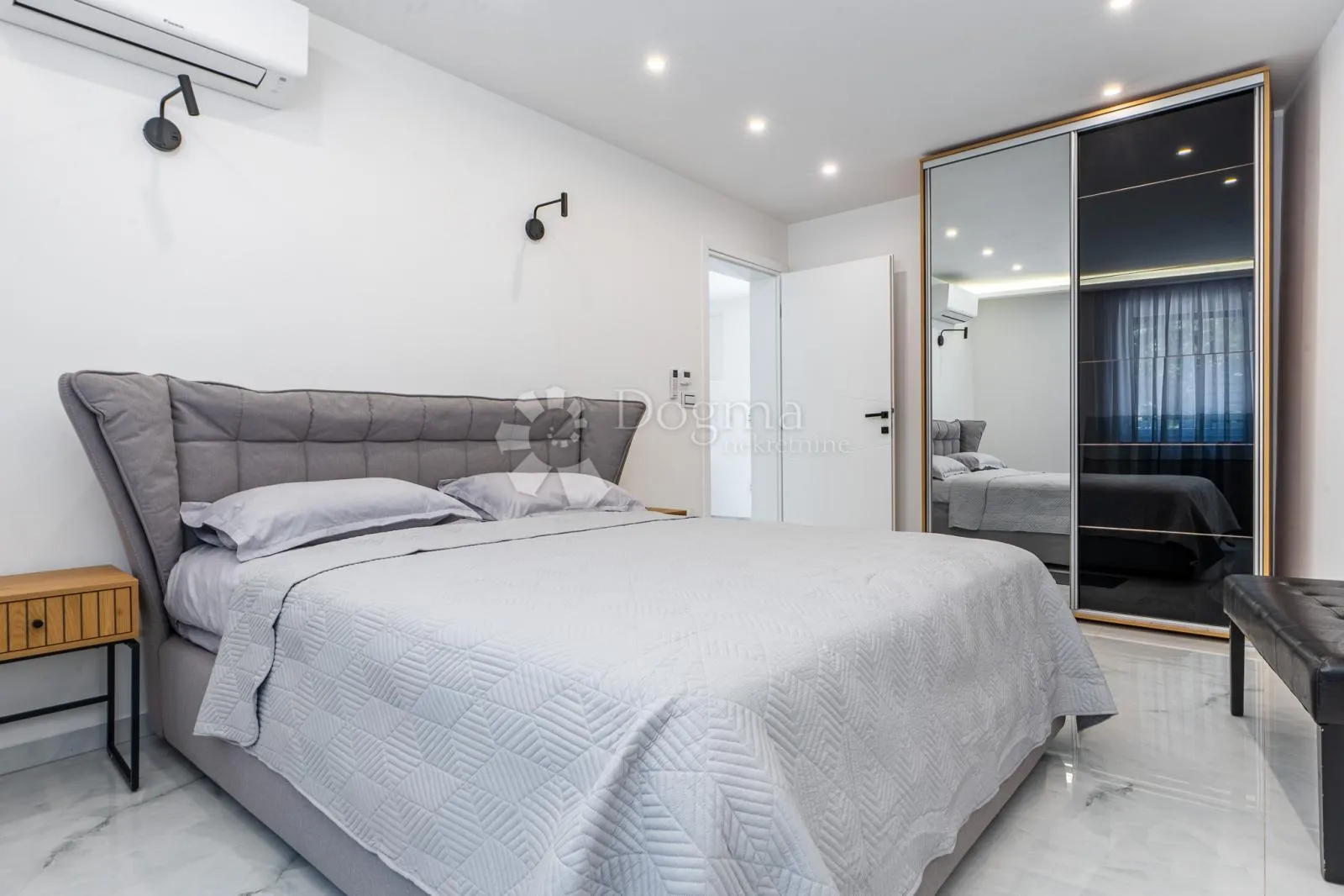 samostojeća moderna vila sa bazenom - slika 14