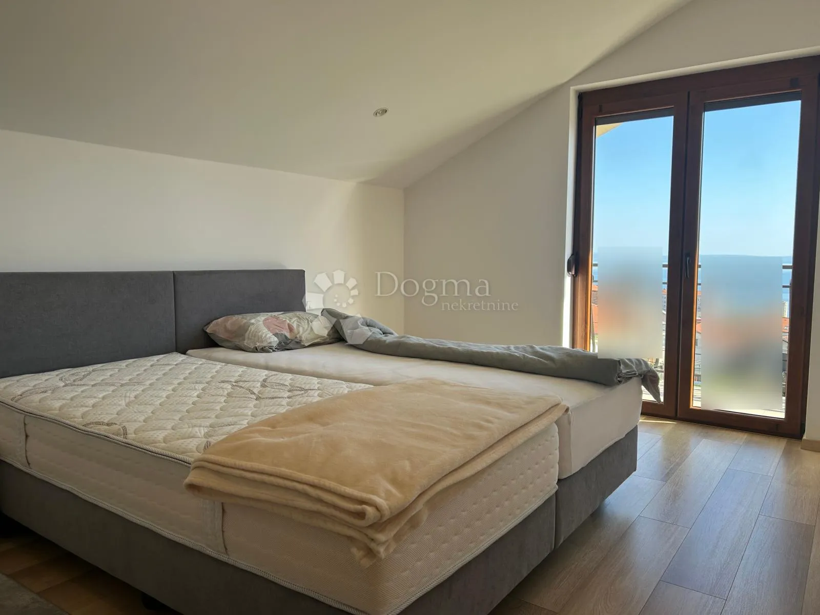 srdoči – 3s+db, etaža kuće, pogled more, balkon - slika 6