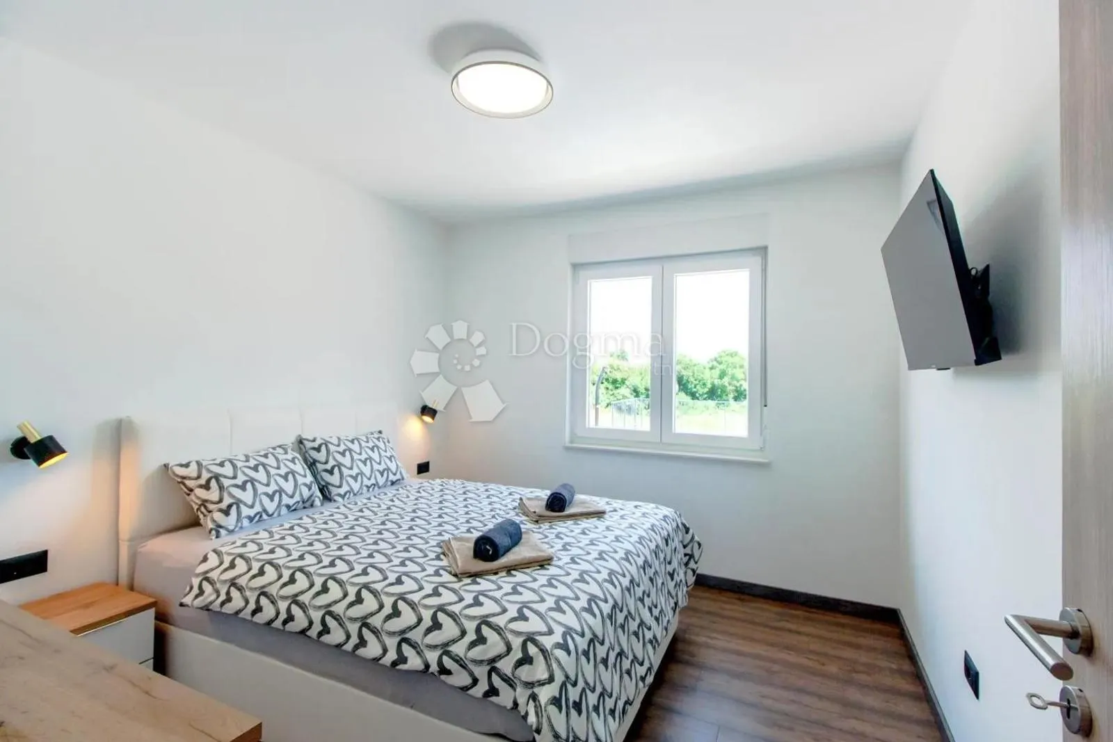villa sa bazenom, konobom i 3800m2 okućnice - slika 26