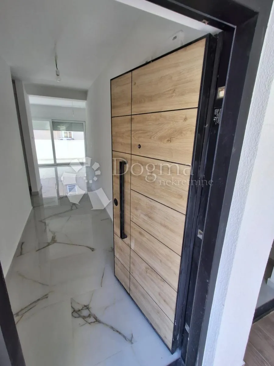 dvoetažni apartman u palitu sa prekrasnom krovnom terasom - slika 20