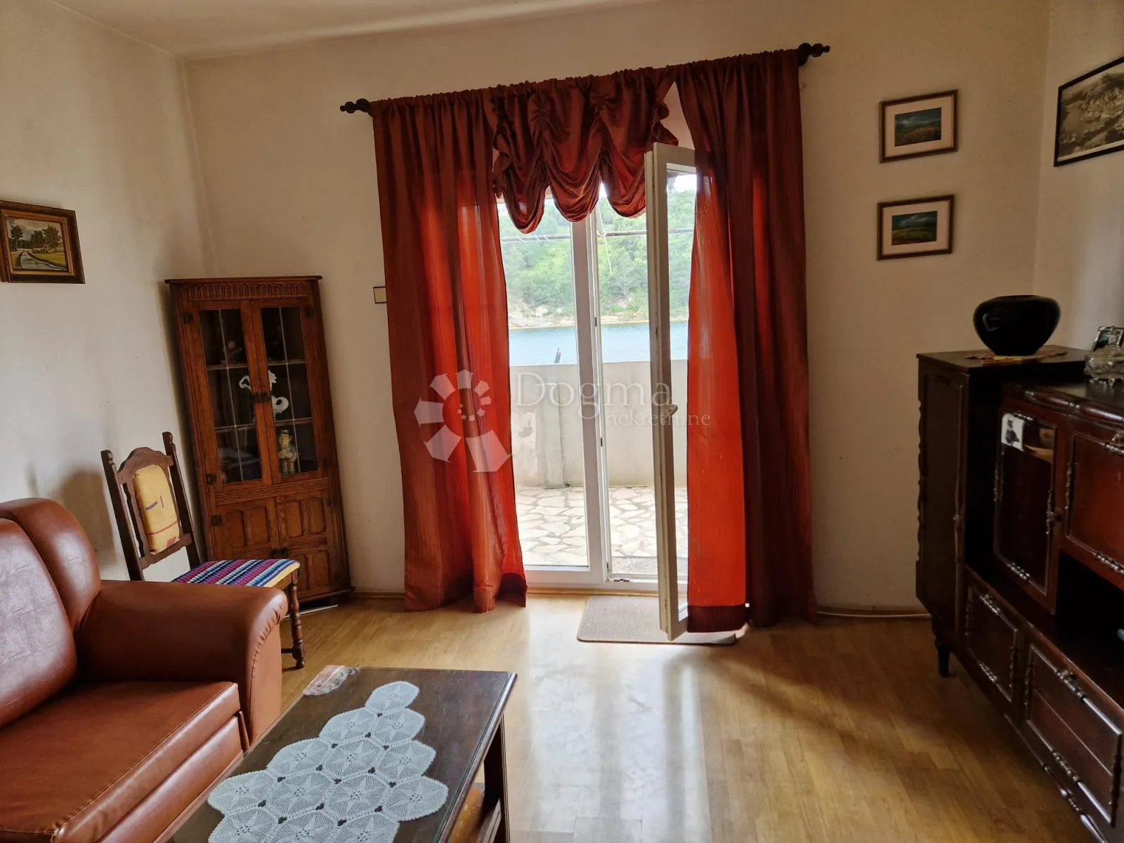 kuća sa poslovnim prostorom- prvi red uz more - slika 2
