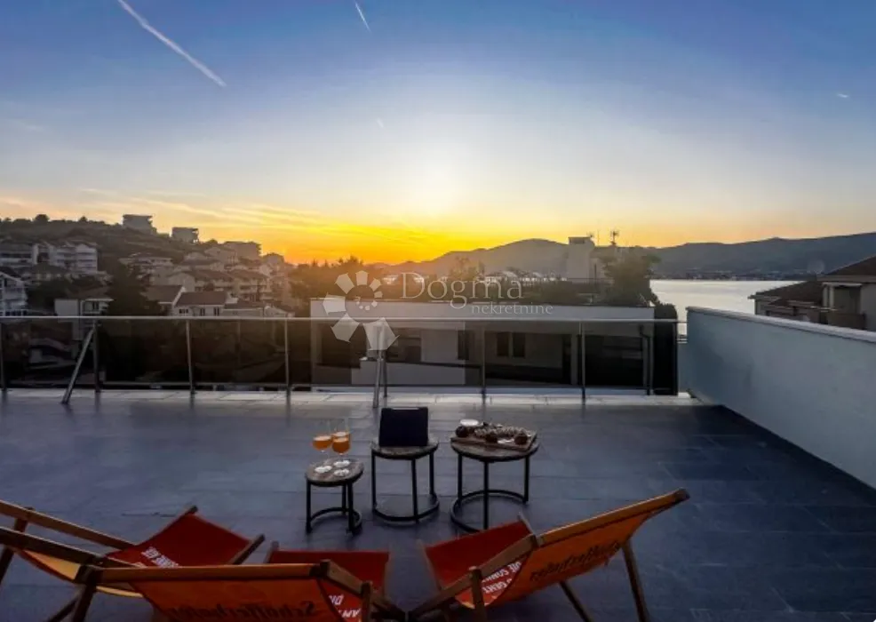 čiovo-kuća s 3 apartmana i bazenom - slika 13
