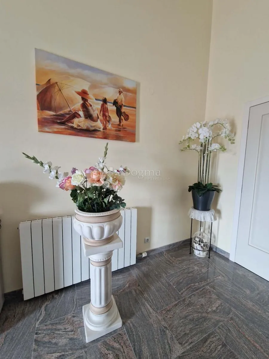 kuća s 4 apartmana - drugi red od mora - slika 74