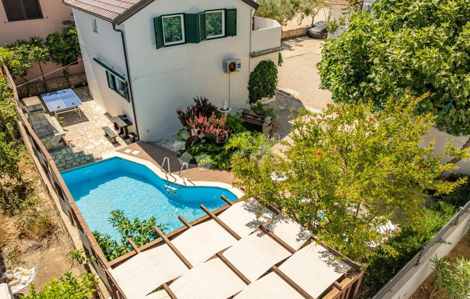 tri apartmana s bazenom - slika 83