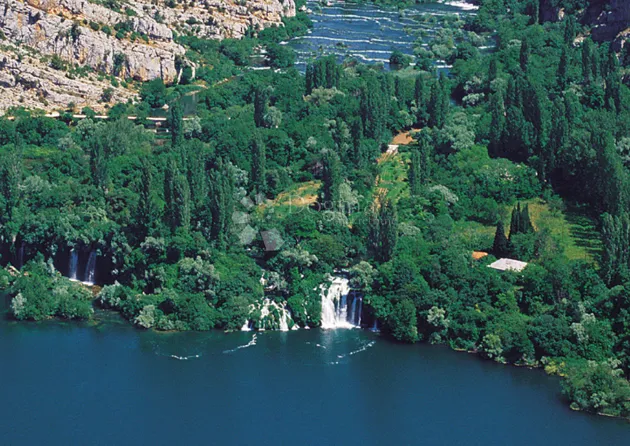 PRILIKA: Investicijska prilika: Građevinsko zemljište u srcu NP Krka, 23.500 m2 - Rupe, Skradin