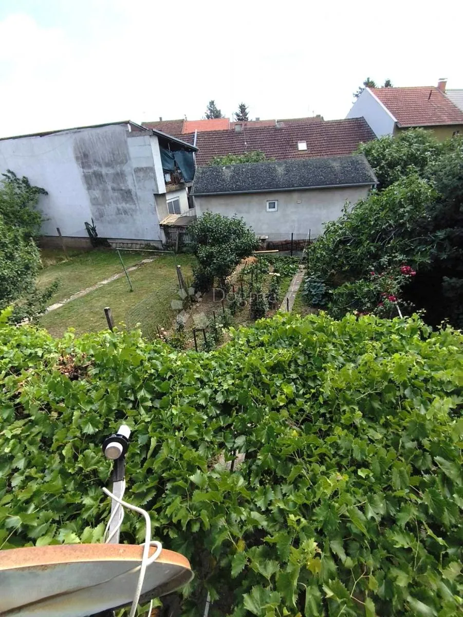 obiteljska katnica s dvorištem u donjem gradu - slika 22