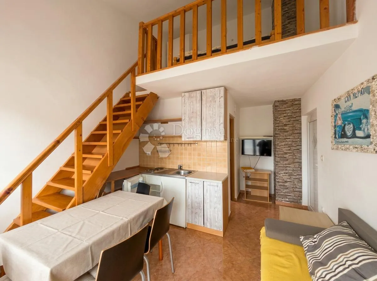 prilika! 3 apartmana na jednom katu - slika 12