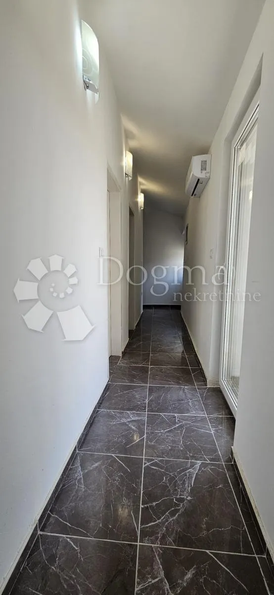 atraktivna kuća sa 4 spavaće sobe - slika 34