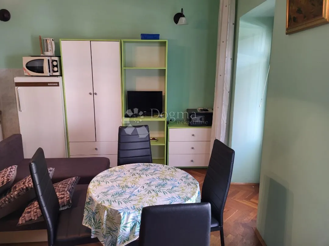 apartman na prvom katu blizu mora - slika 4