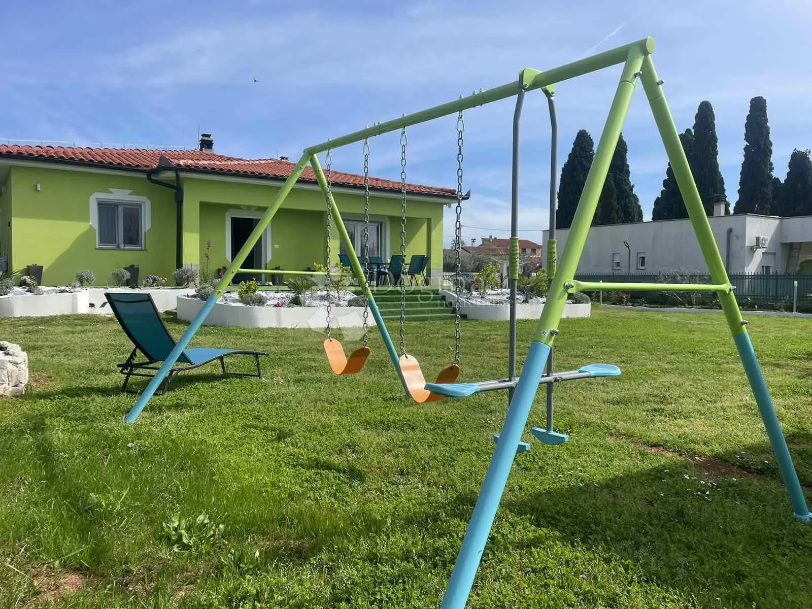 moderna prizemnica u zelenilu - galižana - slika 21