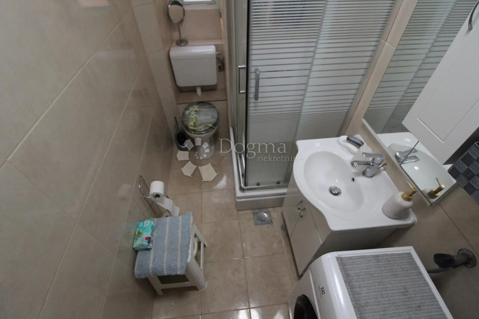 belveder stan sa 150m2 okućnice - slika 18