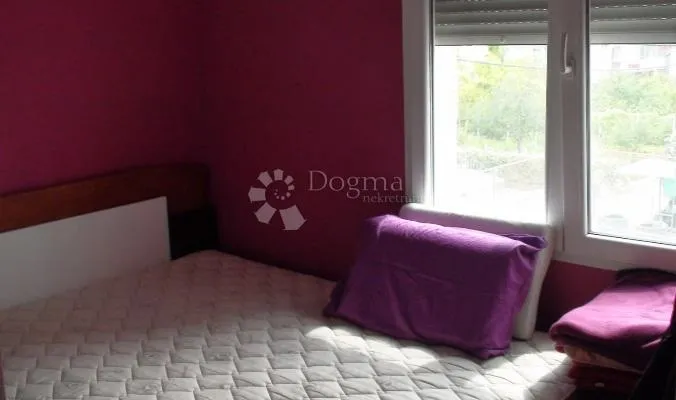 stan sa garažom na 1.katu kuće, brda - slika 6