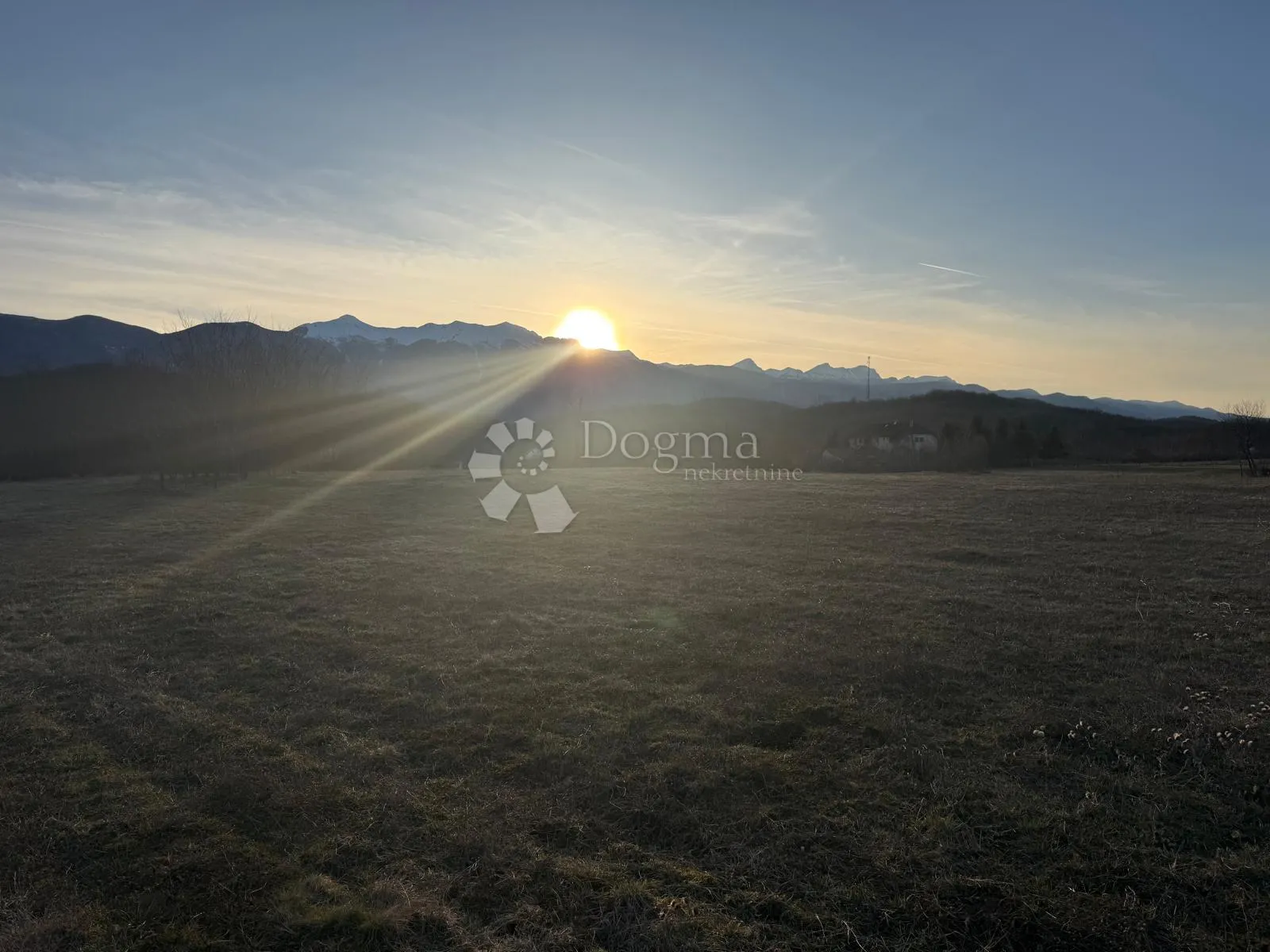 lovinac zemljište s pogledom na velebit i zir 5280 m2 - slika 6