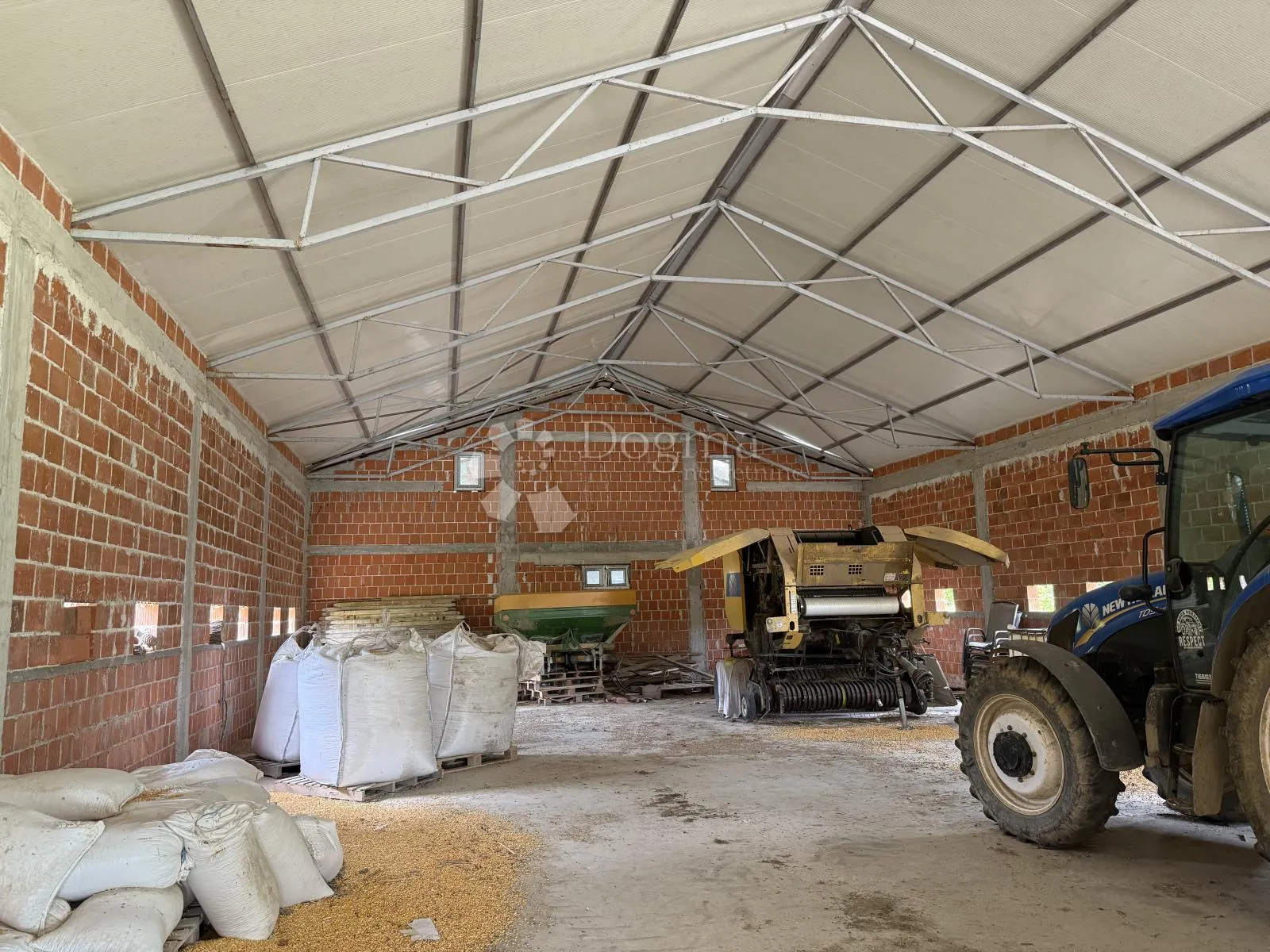 poljoprivredno zemljište 12.063 m² s gospodarskom zgradom 600 m² - slika 11
