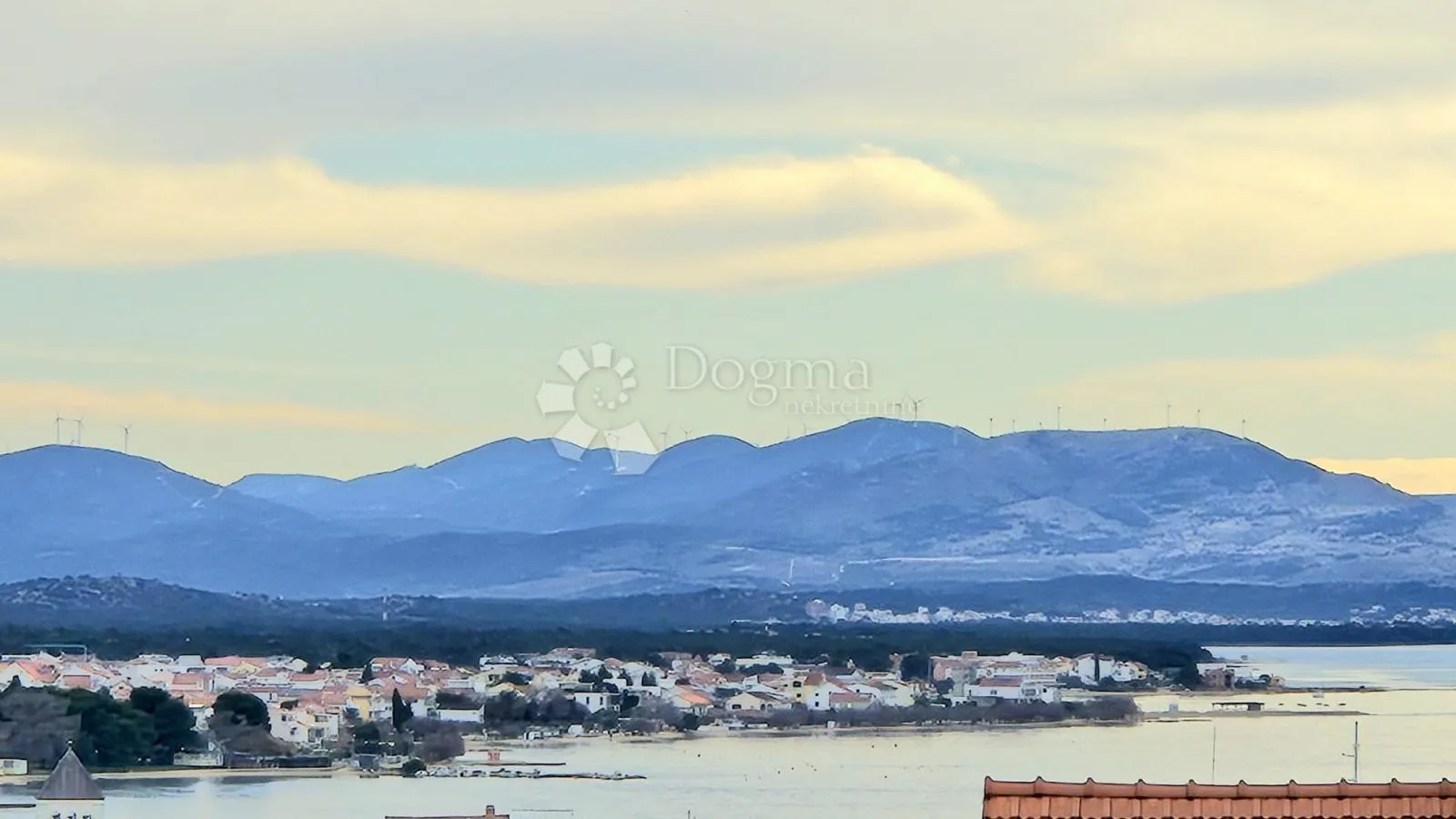 luksuzan penthouse s privatnom krovnom terasom i pogledom na more – vodice - slika 3