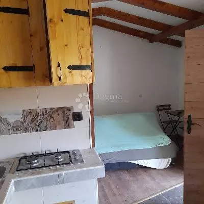 labin, kuća sa odvojenim studio apartmanom i garažom nedaleko labina - slika 21
