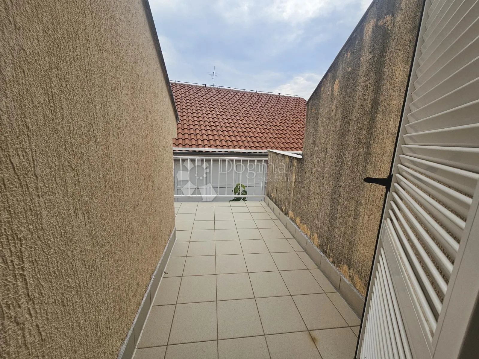 mali apartman s pogledom na more - slika 10