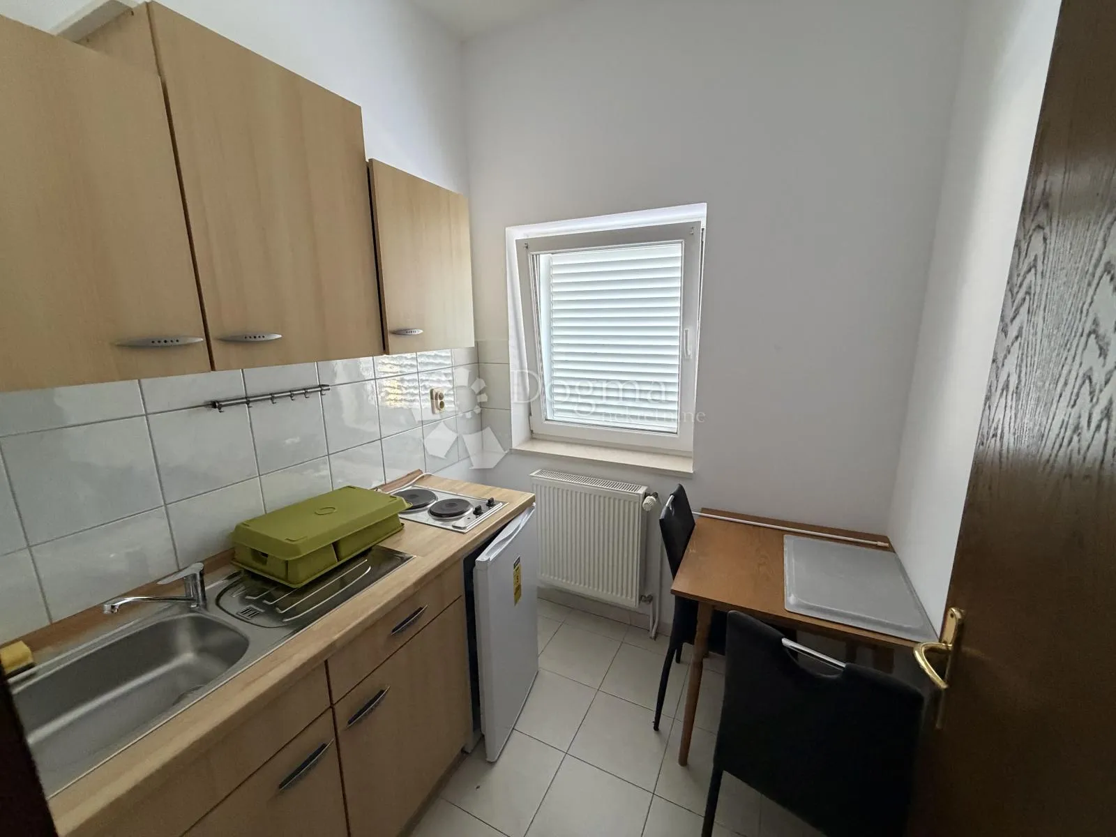 prilika u brodarici- kuća blizu mora, s 6 apartmana i 3-sobnim stanom!! - slika 19
