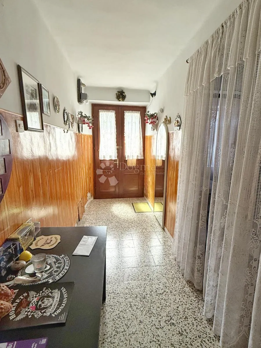 prilika - kuća za renovaciju s okućnicom u centru vodnjana - slika 4