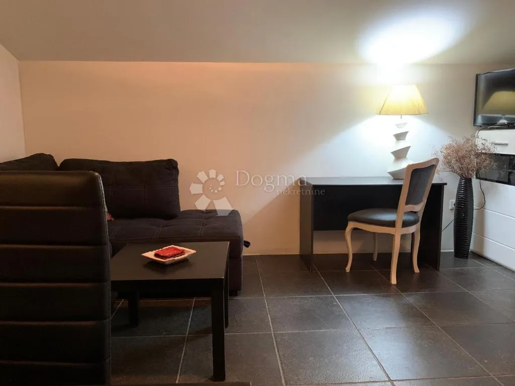 funtana!prilika!uhodana apartmanska kuća na parceli sa velikim potencijalom! - slika 63