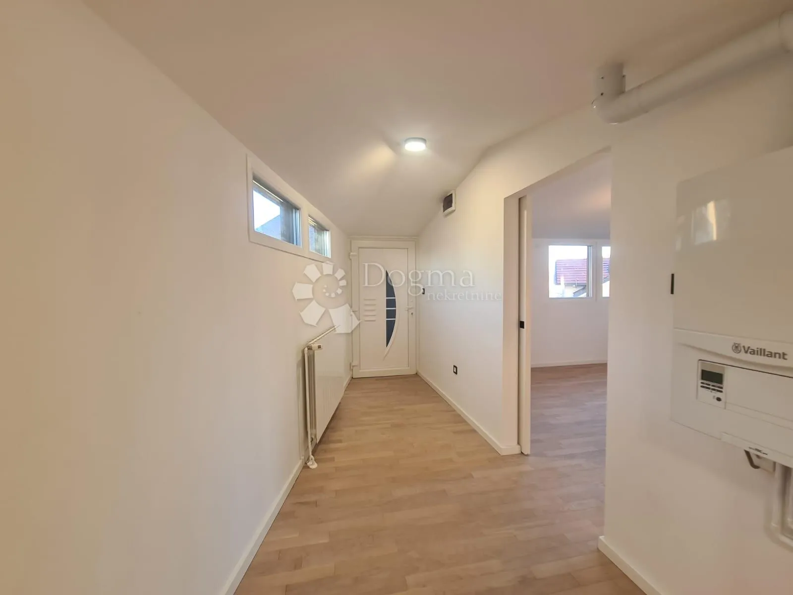 stan s osjećajem kuće – privatni vrt 49 m², terasa i panoramski pogled, mikulići - slika 3