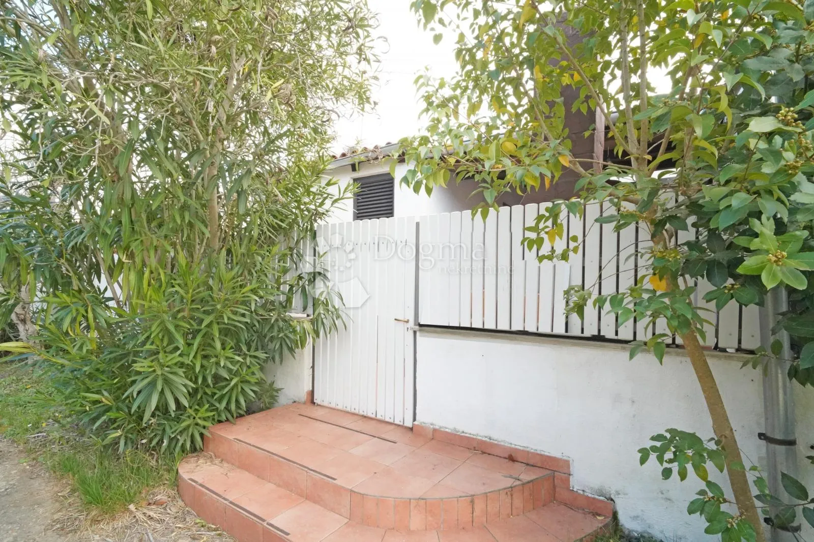 elegantna prizemnica u nizu 82 m²- červar - slika 16