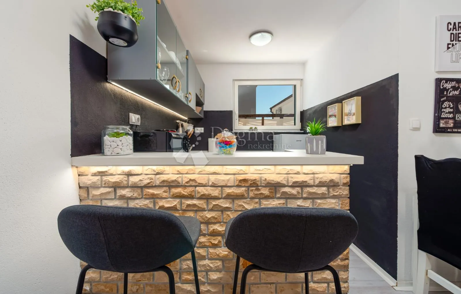 tri apartmana s bazenom - slika 19
