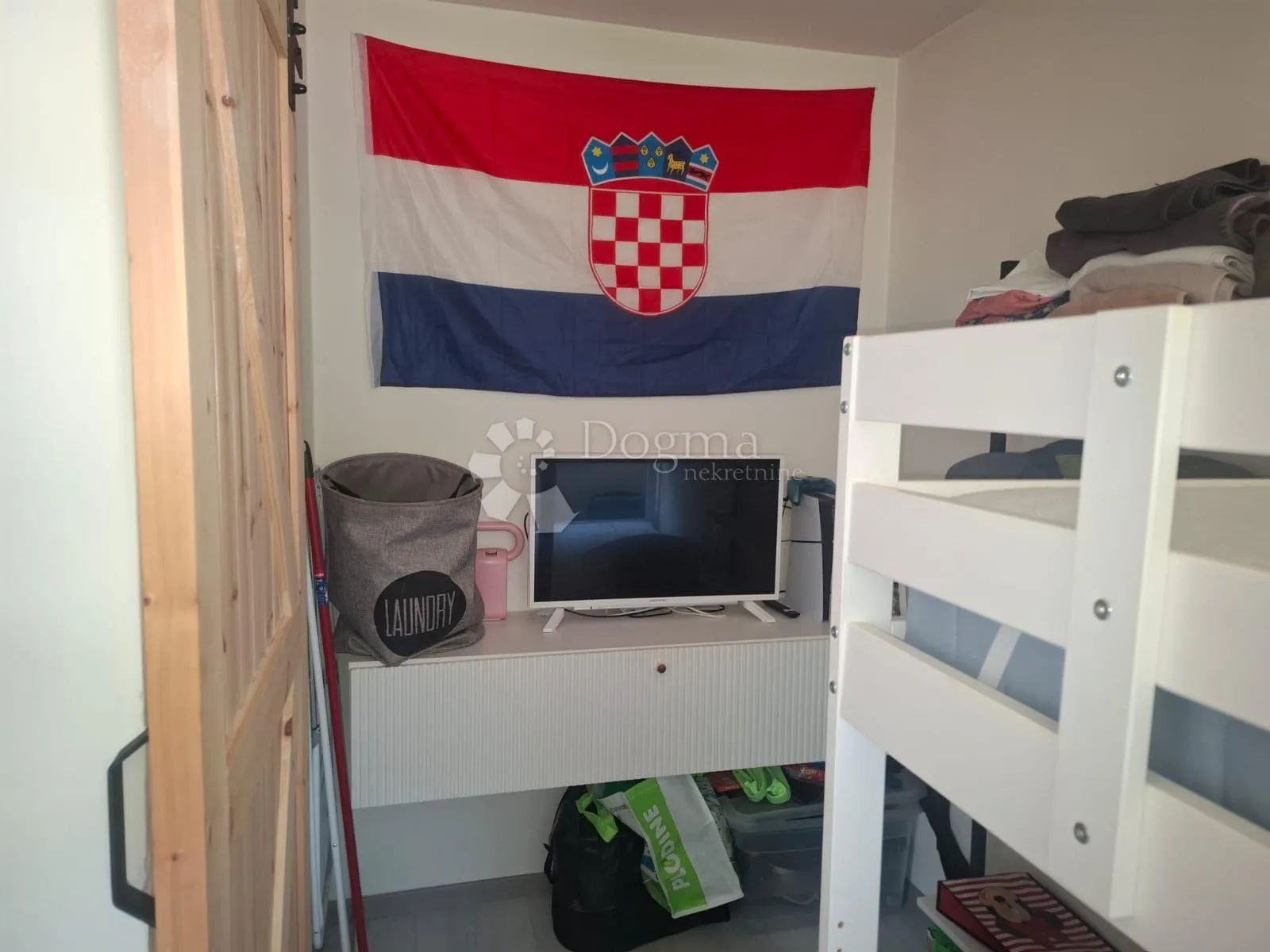 atraktivan stan prvi red do mora - slika 14