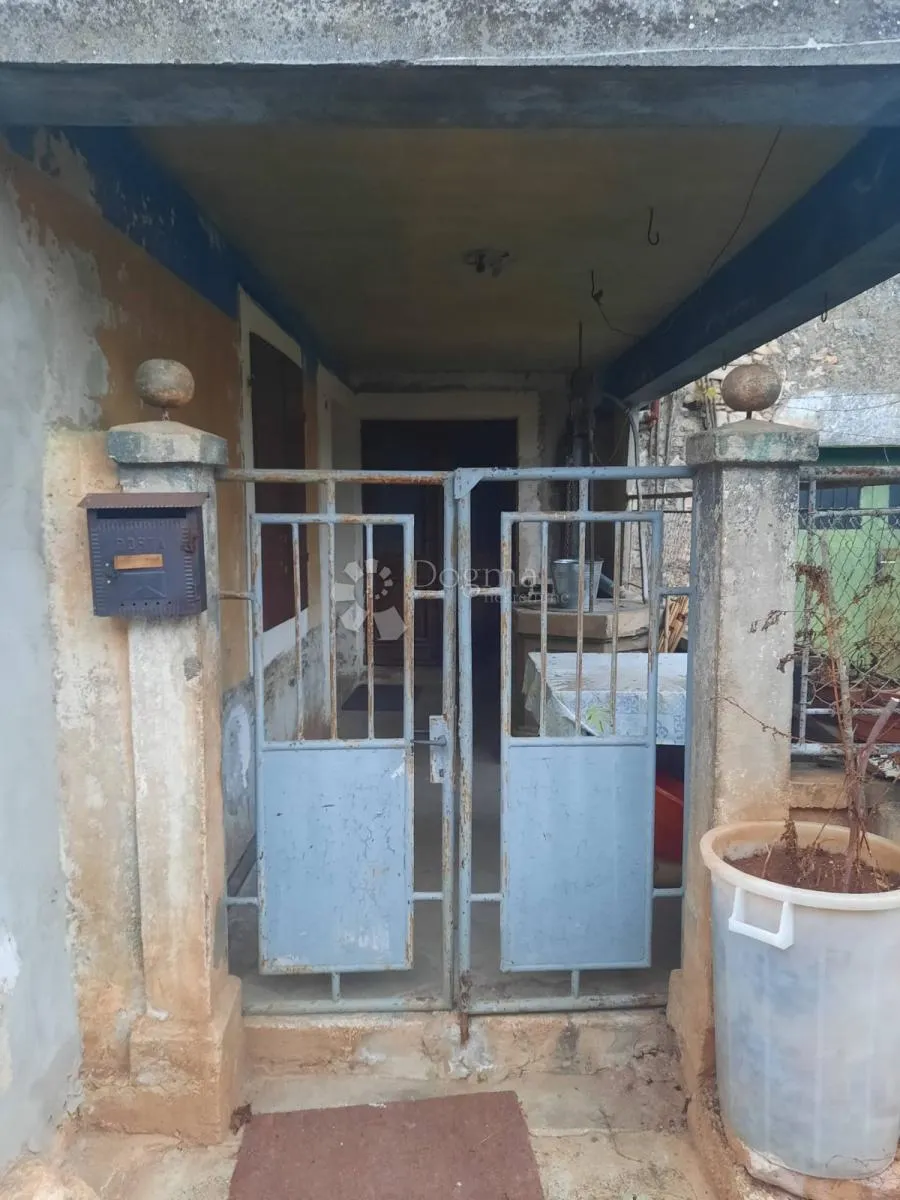 kamena priča za renovaciju, te 550 m2 vrta! - slika 2