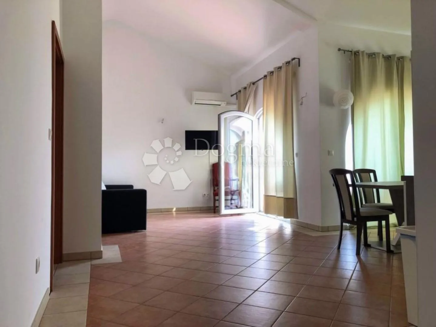 krk - baška - vila s velikim stanom i dva apartmana - slika 8
