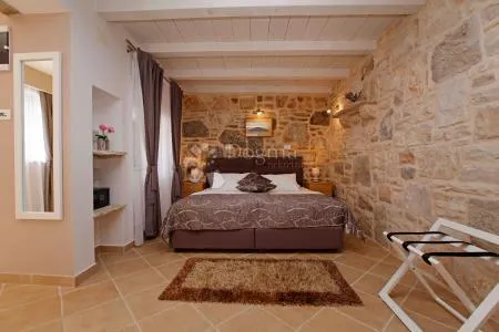mali obiteljski hotel, prvi red do mora, vela luka - slika 14