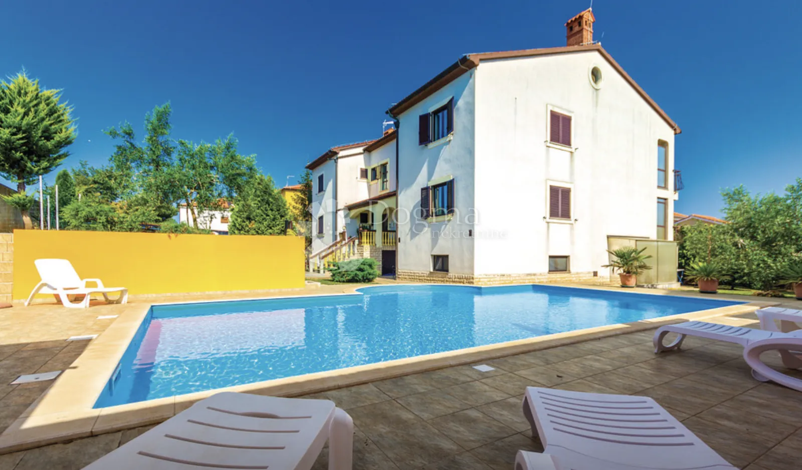 investicijska prilika! apartmanska kuća u neposrednoj blizini mora - slika 1