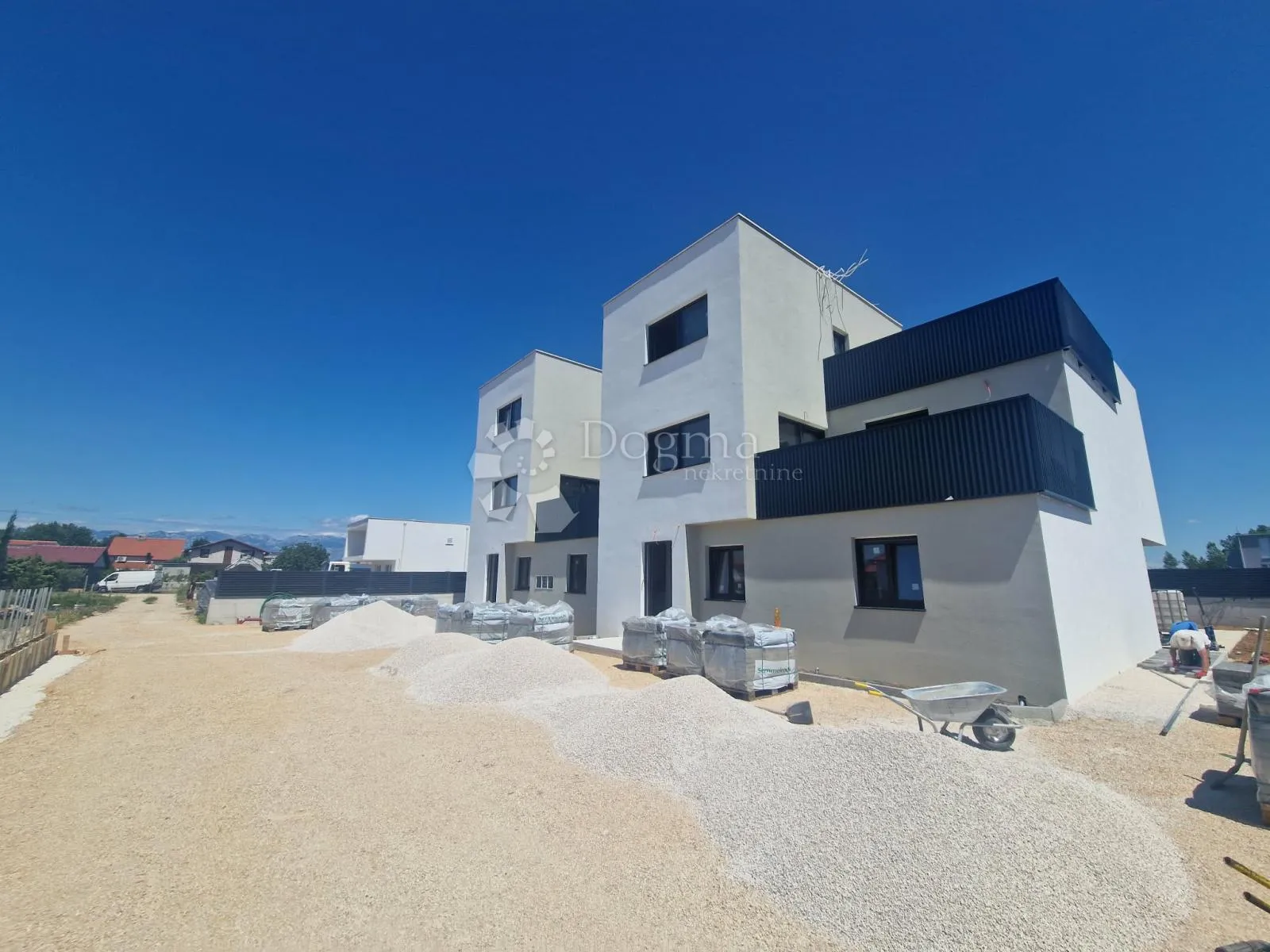vrsi - novogradnja - stan c s bazenom 100,01 m2 - slika 1