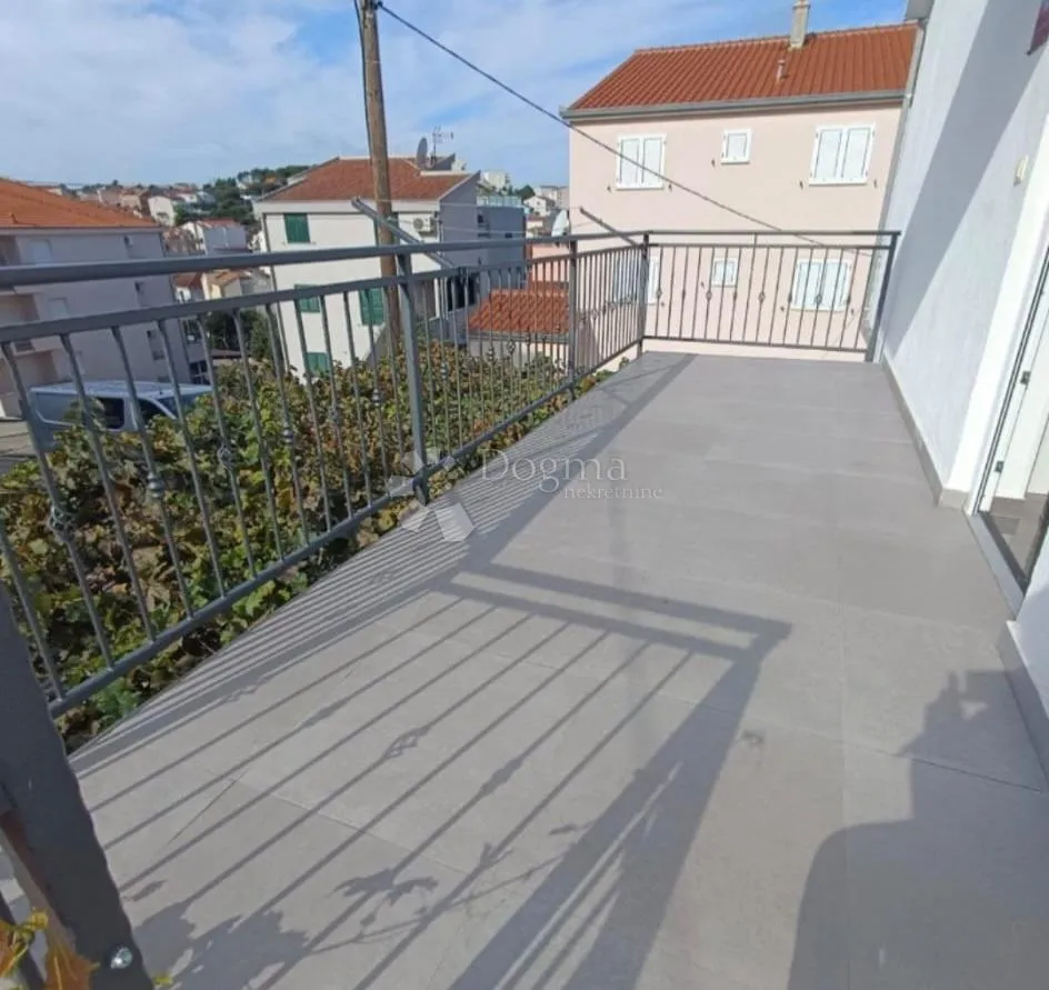dvojna kuća na 150m od mora, okrug gornji - slika 3
