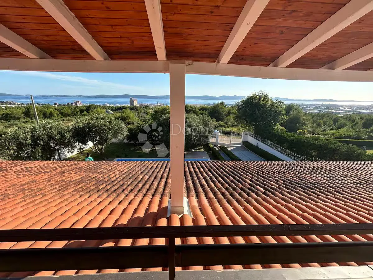 zadar(ploče), prostrana kuća - bazen/panoram.pogled na grad i more - slika 2