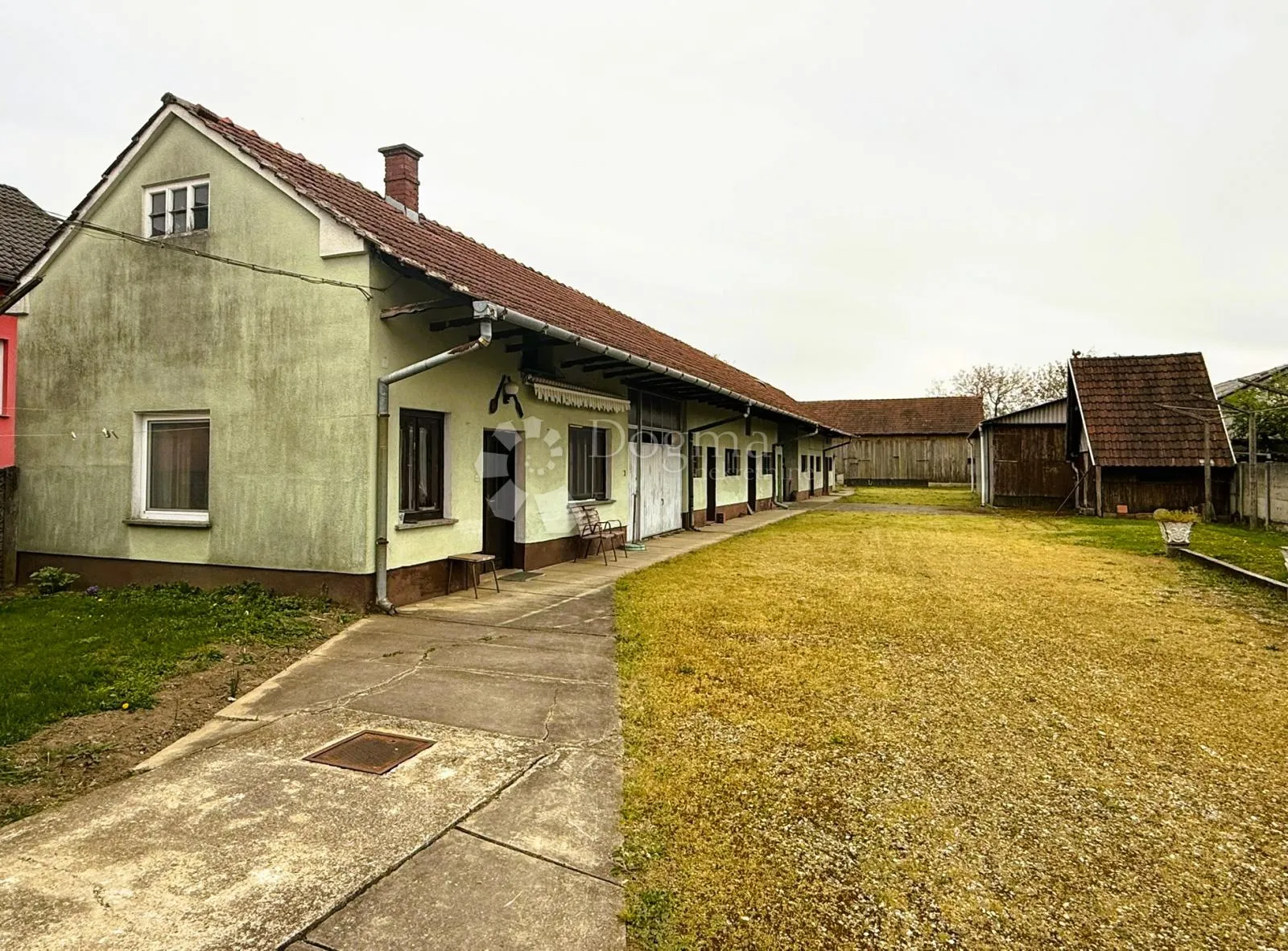 dom za život i prostor za vaše ideje - kuća s pomoćnim objektima - slika 11