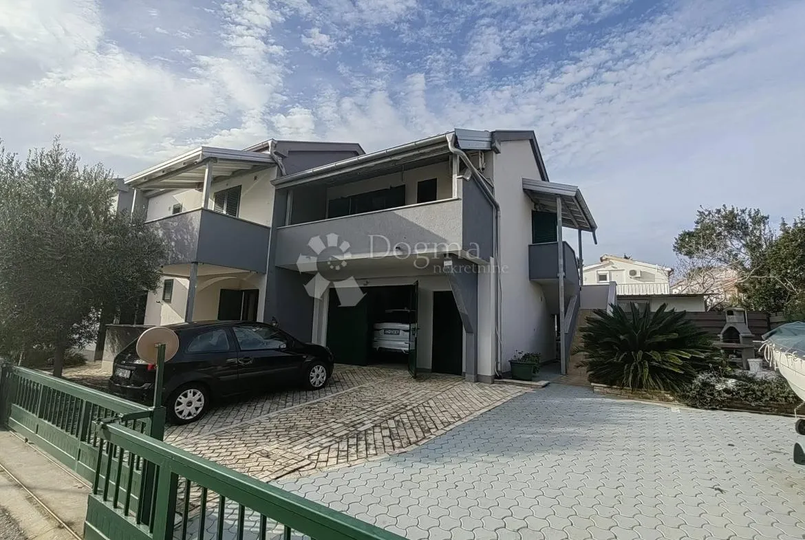 prodaje se apartmanska kuća na otoku viru!! - slika 2