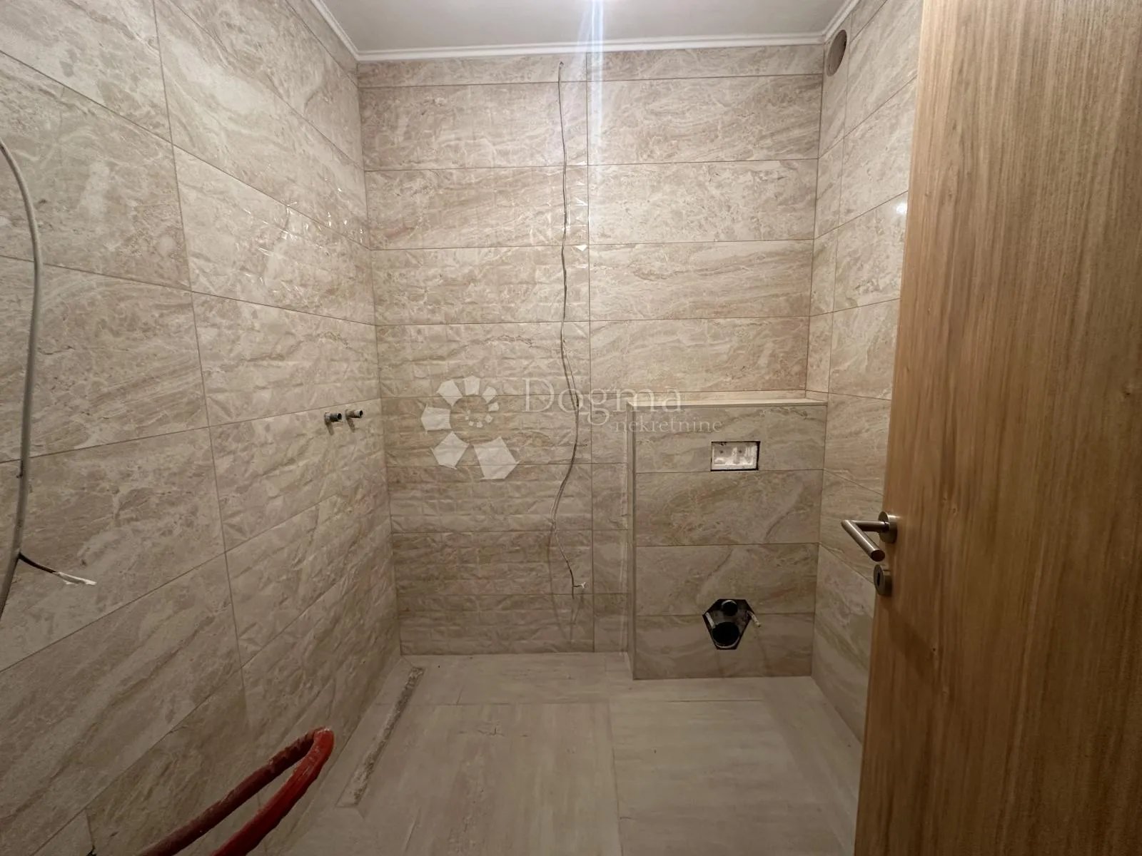 kuća sa 6 apartmana 550m2 u blizini mora - slika 20