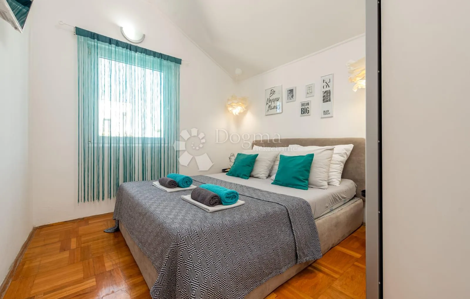tri apartmana s bazenom - slika 57