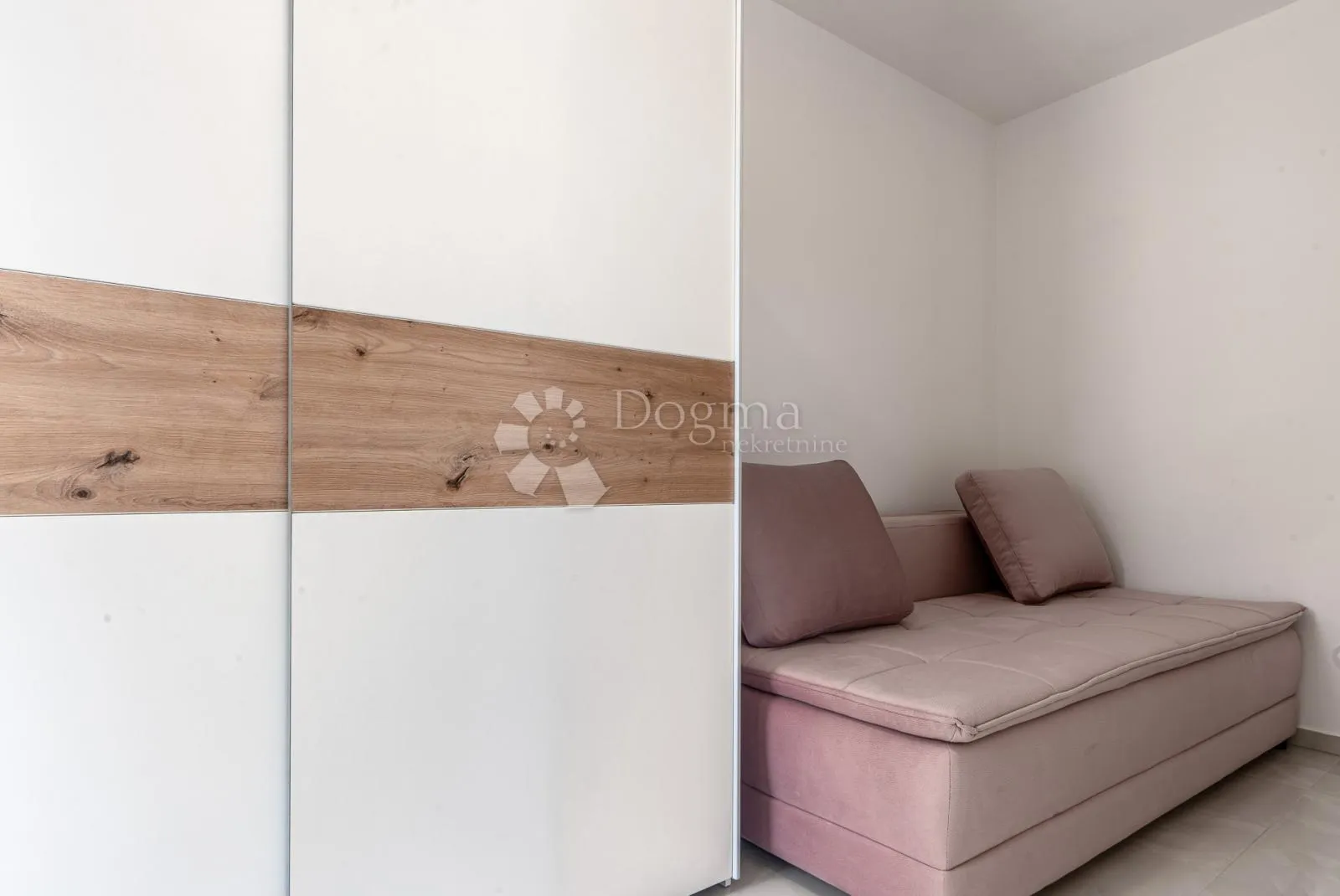 samostojeća moderna vila sa bazenom - slika 35