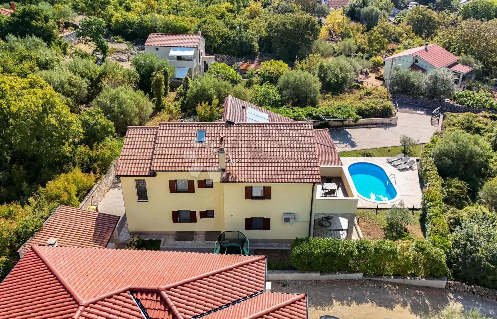 luksuz, mir i udobnost - samostojeća kuća sa bazenom! - slika 39
