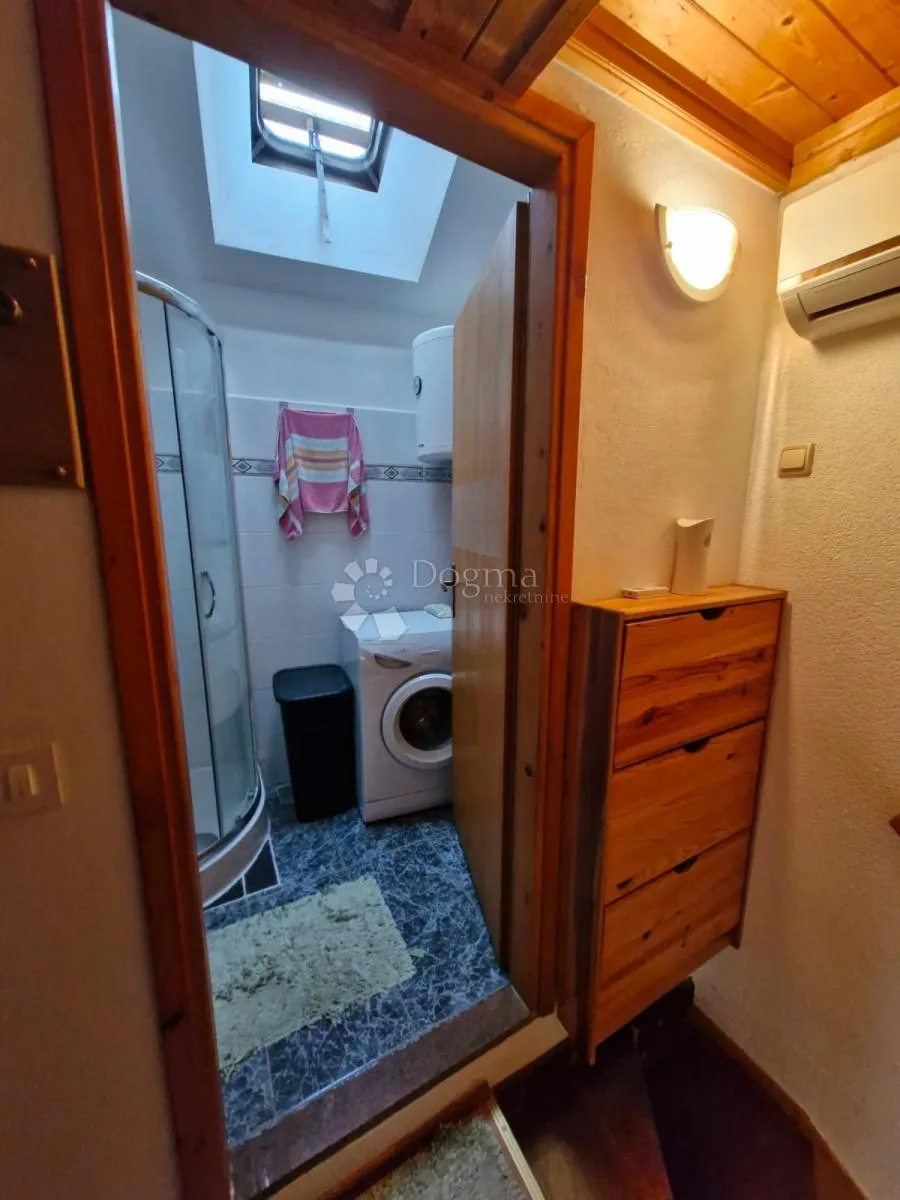 predivna autohtona kuća u nizu sa dva stana - brtonigla - slika 25