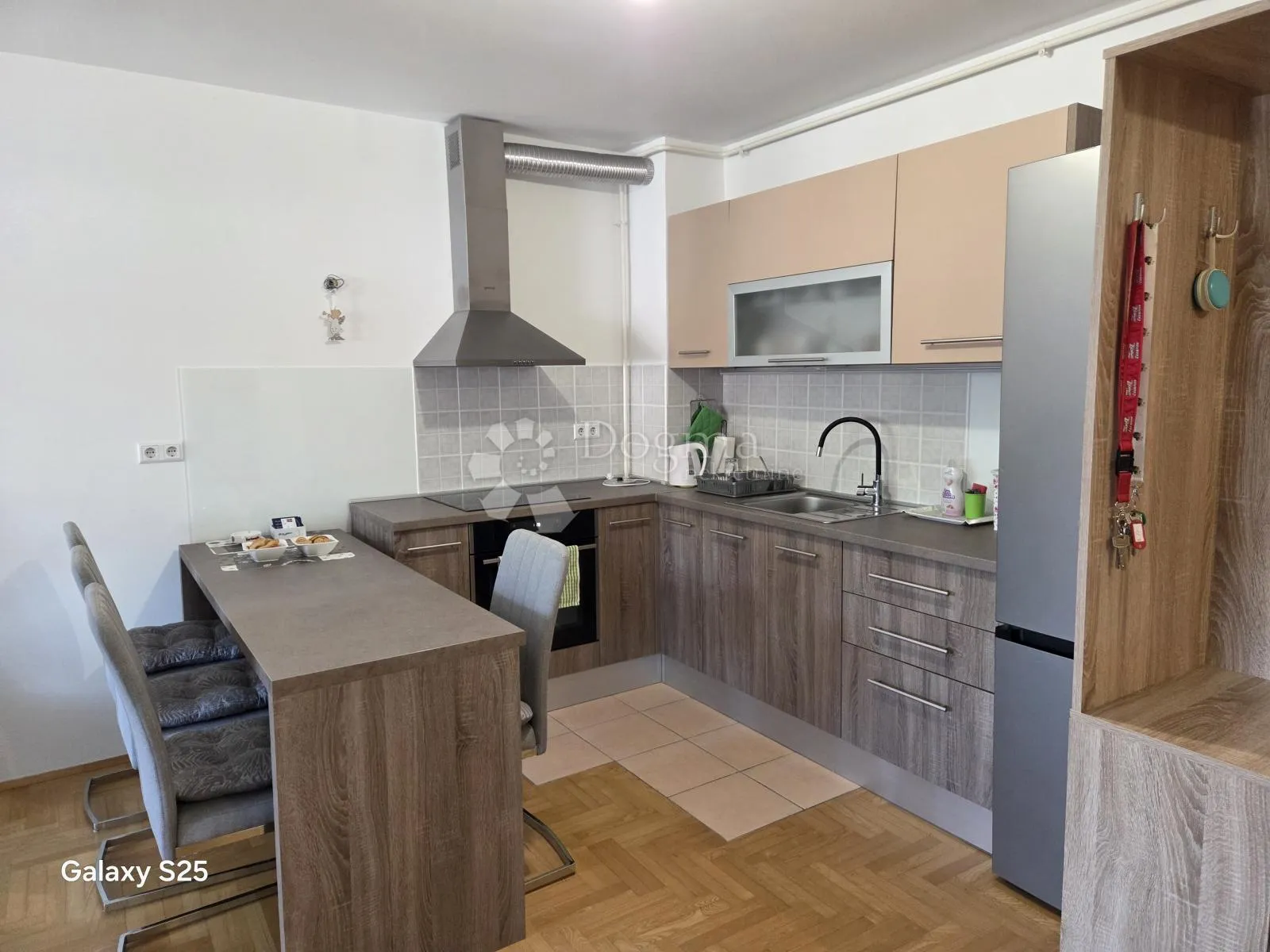 dugo selo dvosoban stan 51 m2 sa garažnim parkirnim mjestom i ostavom - slika 3