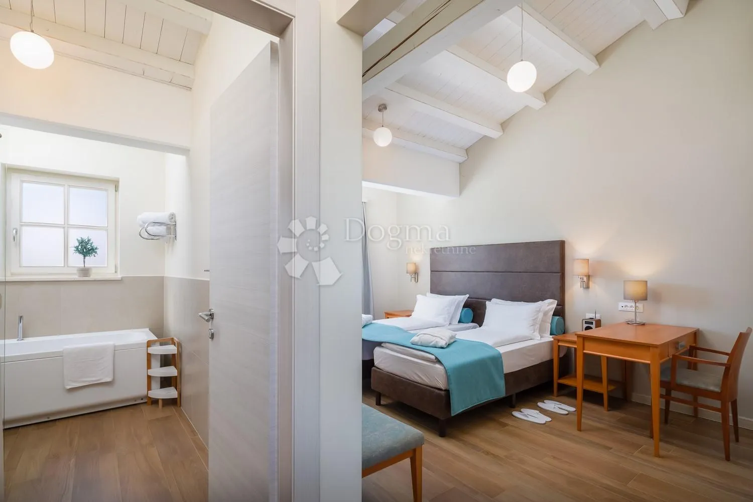 otmjena villa sa bazenom na lijepoj lokaciji - slika 23
