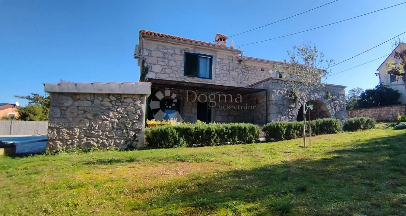 kamena kuća za odmor s bazenom - slika 24
